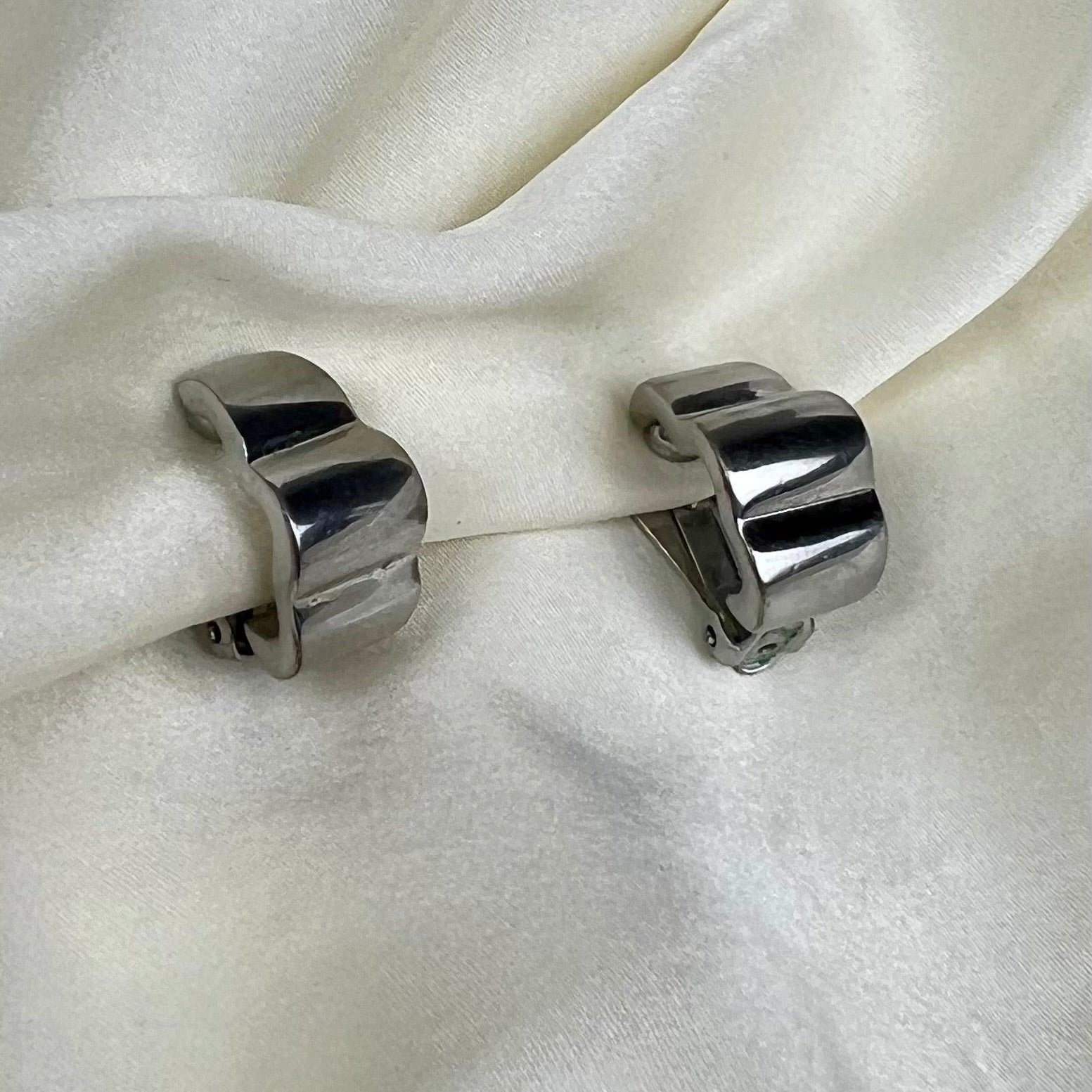 Modern Silver Abstract clip earrings - L'Officina General Store