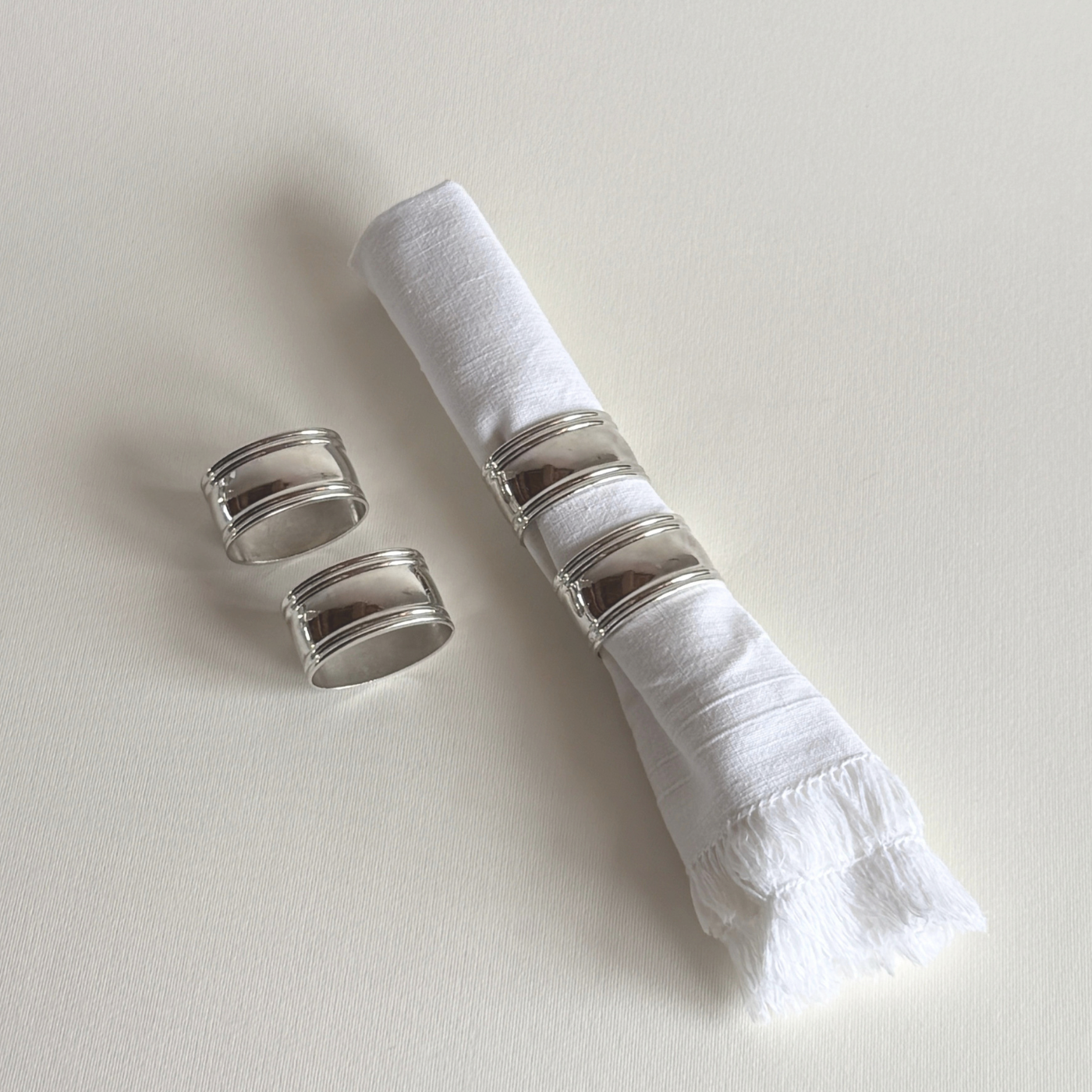 L'Officina silver plated napkin rings, set of 4 in silver, Pre-Loved 2000s table accessories