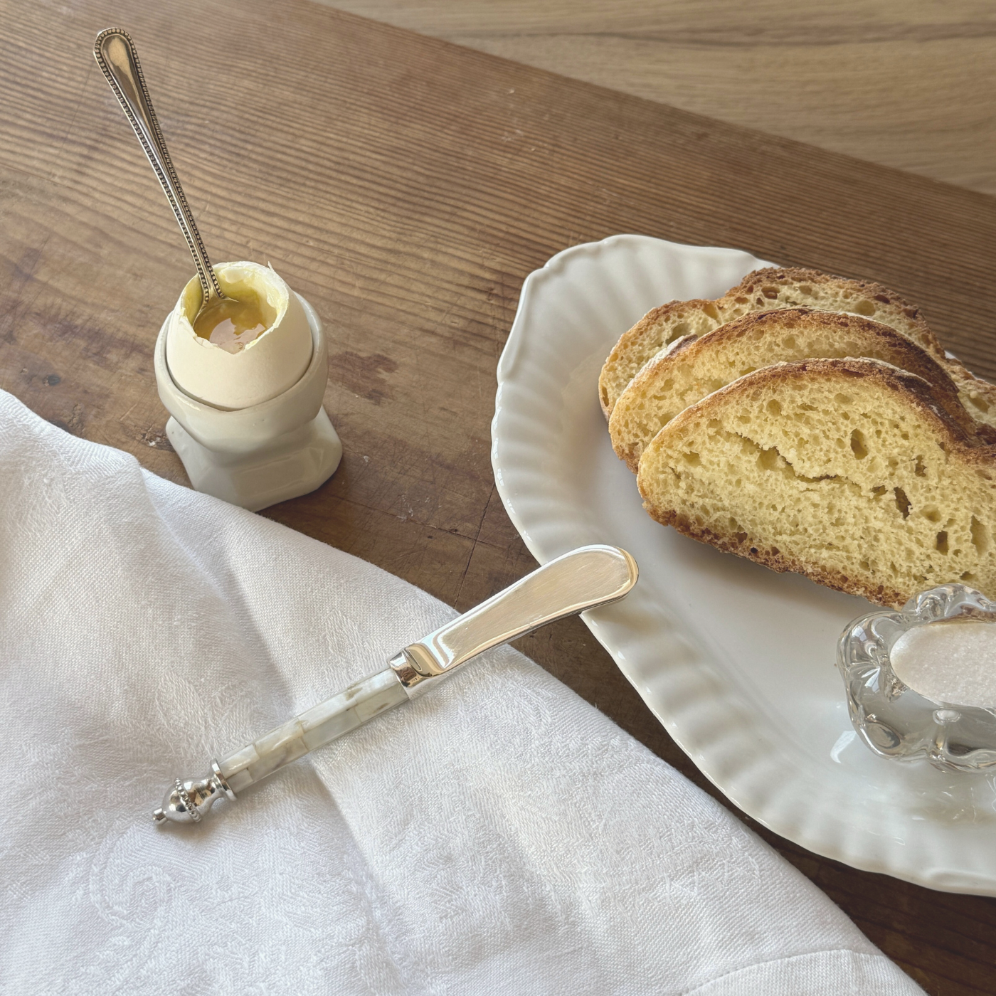 stuart 1670 butter knife serving cuttlery mother of pearl silver plate metal oval porcelain dish and bread