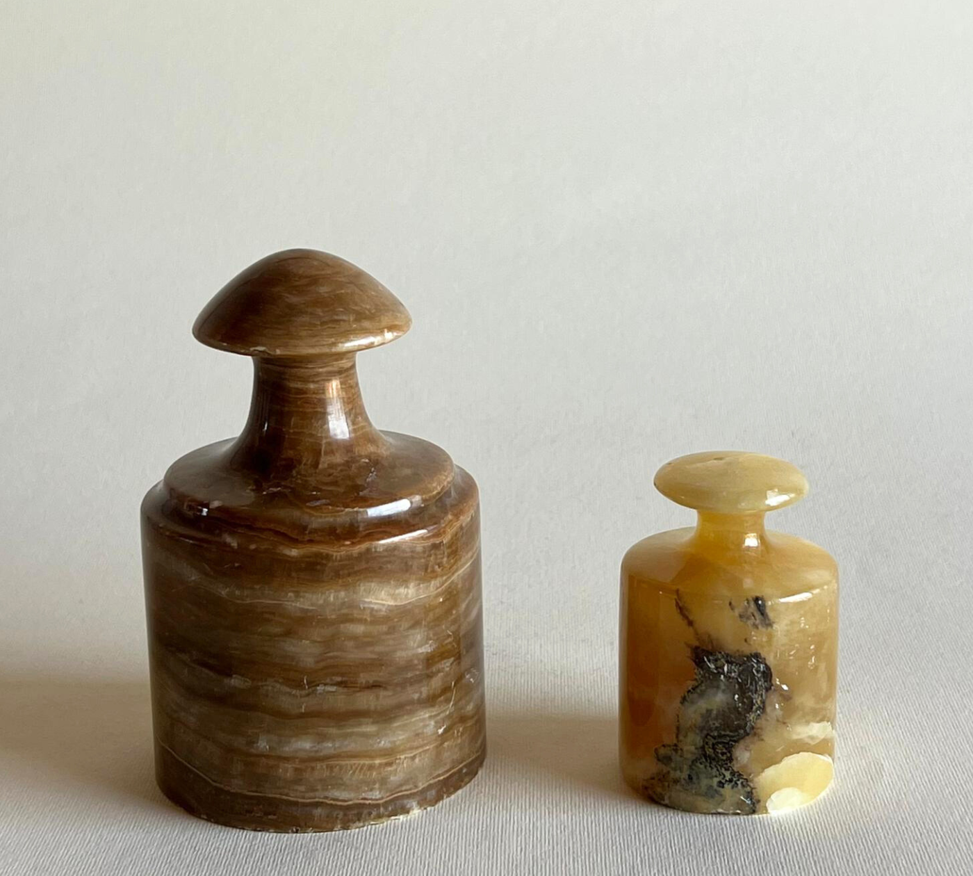 Brown and yellow onyx décor