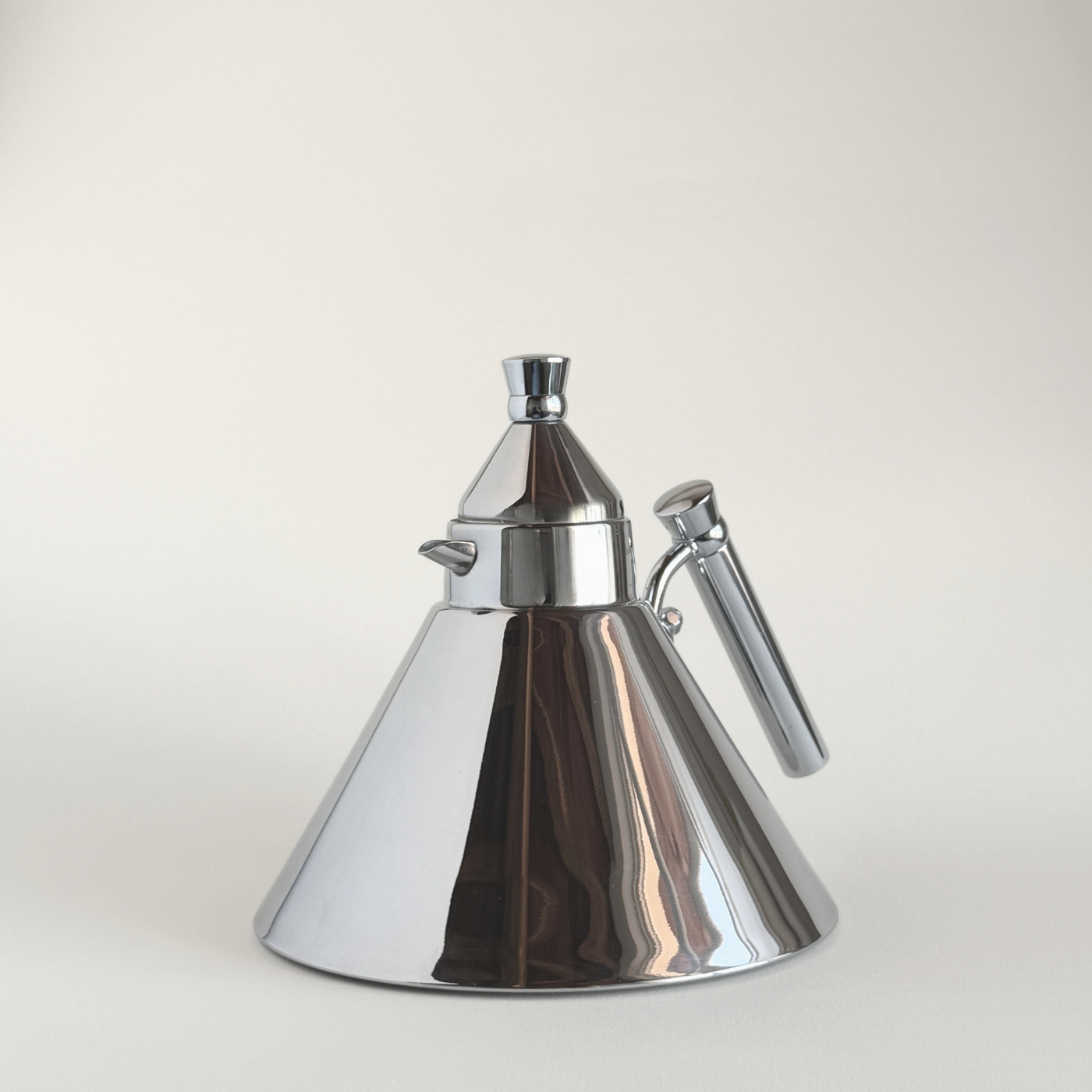 Stainless steel kettle with clean geometric form and ergonomic handle