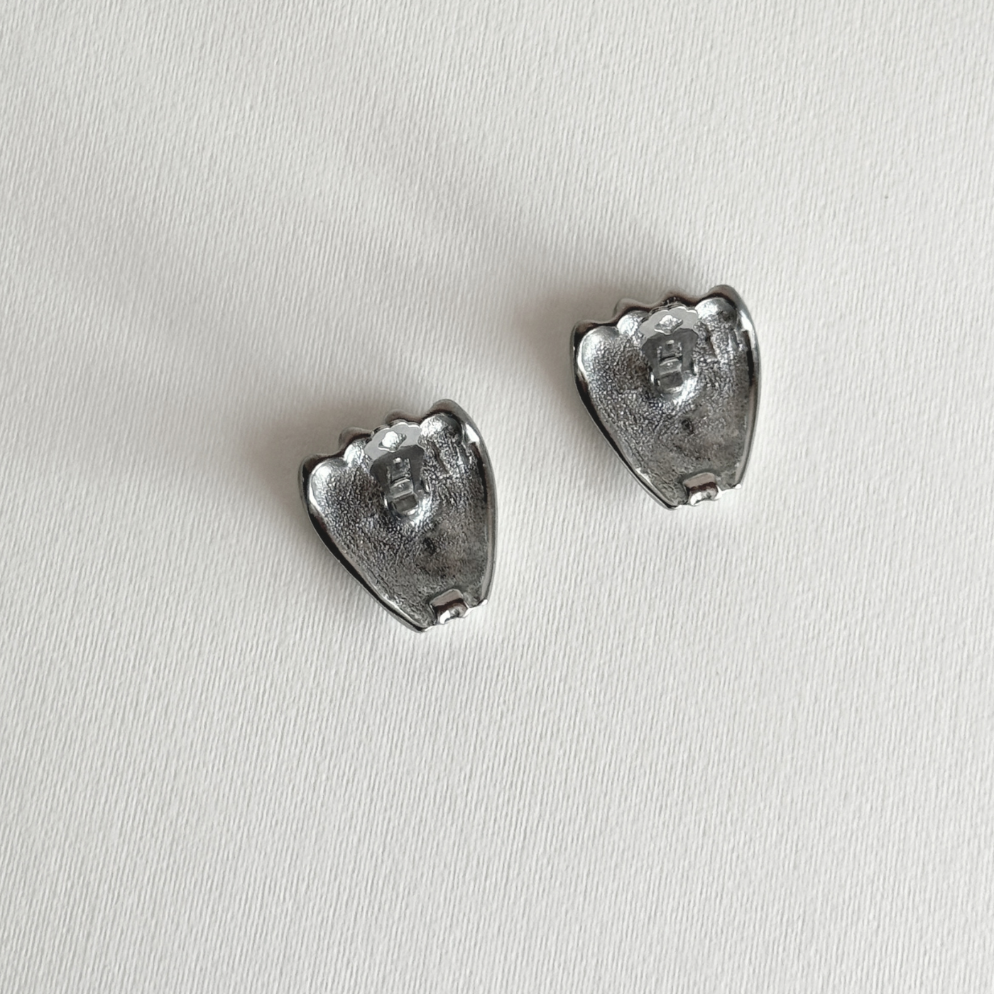 Boucles d'oreilles clip nervurées | Ton argent · années 1980