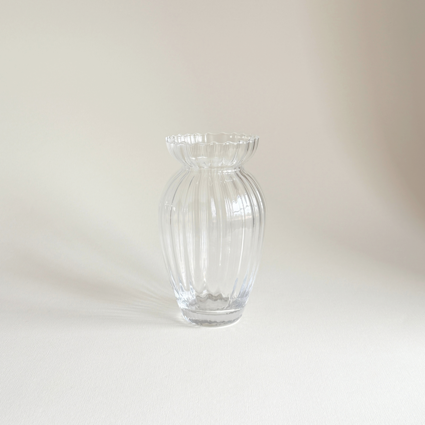 L'Officina small ribbed vase in clear glass, Pre-Loved 2000s glassware
