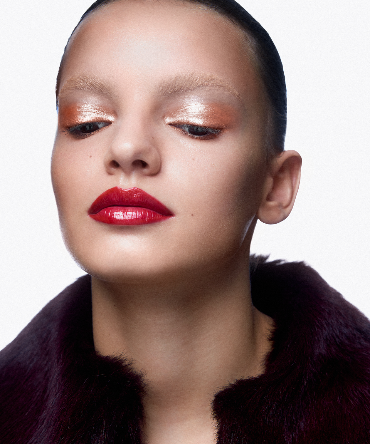 ROWSE Shimmer Eyeshadow Petal applied — featherlight shimmer on the lid, long-lasting and non-greasy