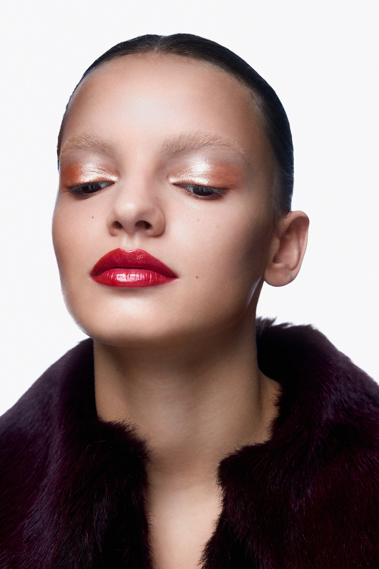 ROWSE Shimmer Eyeshadow Petal applied — featherlight shimmer on the lid, long-lasting and non-greasy
