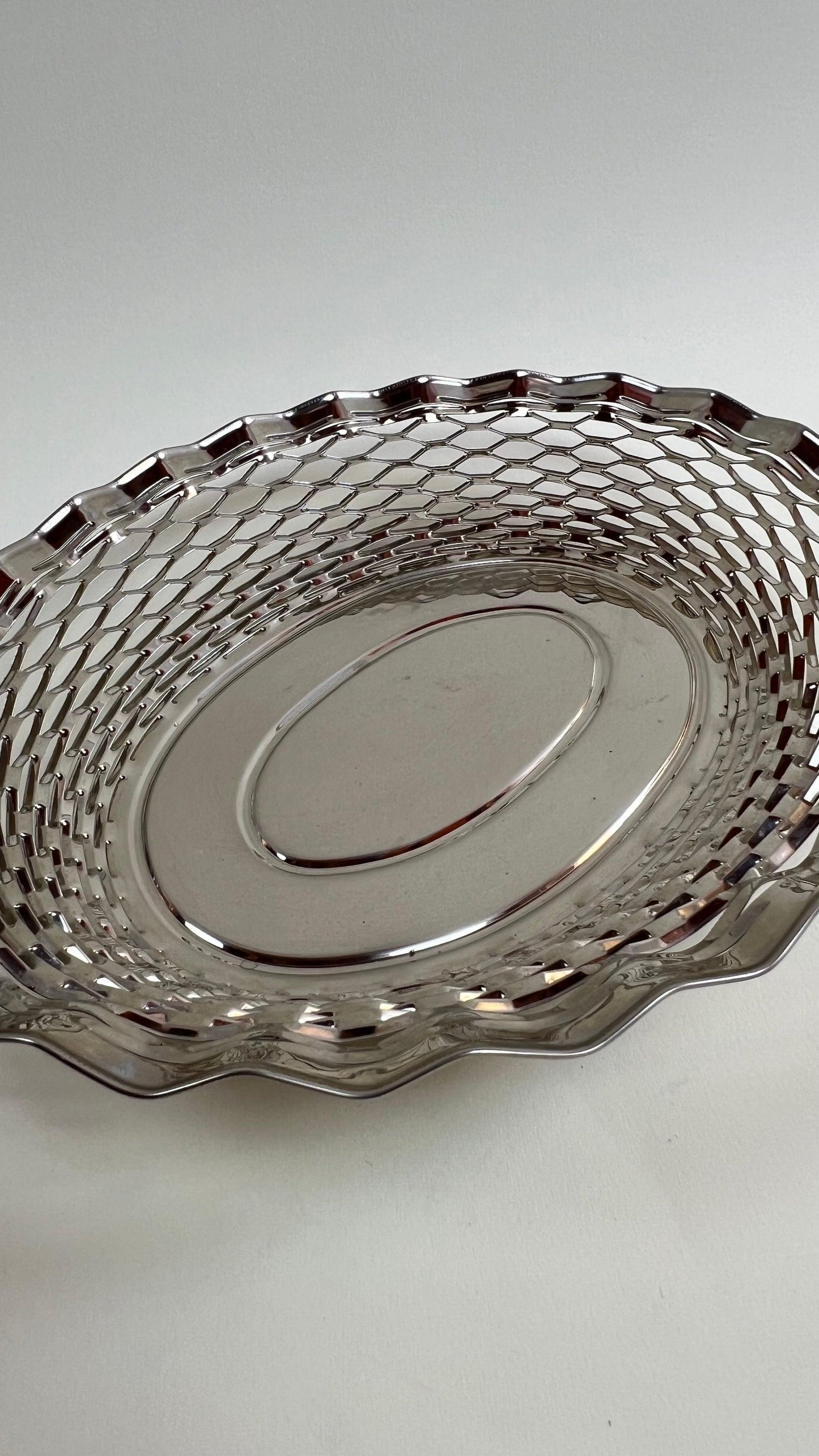 STAINLESS STEEL WIRED BREAD BASKETS