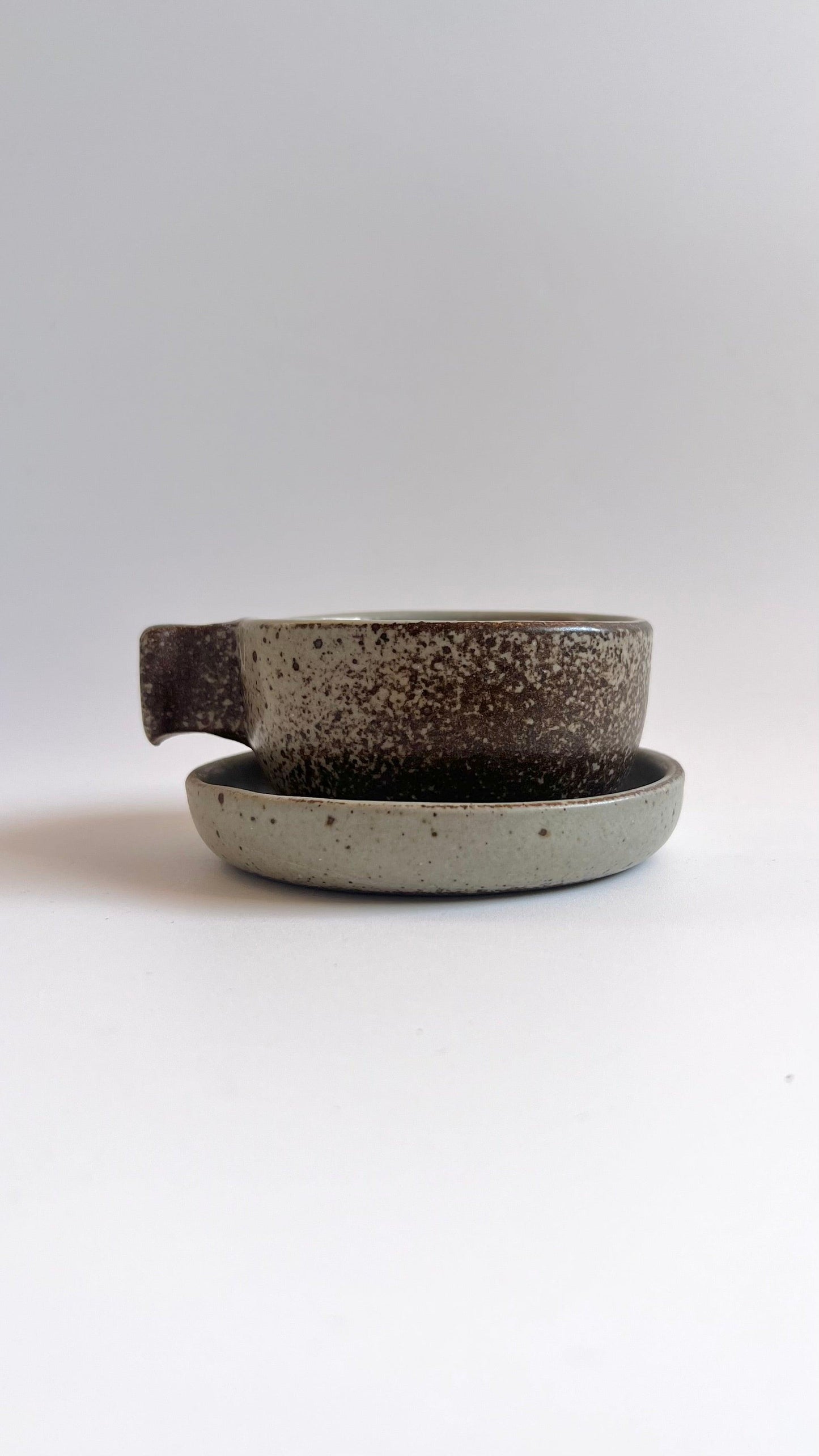 STONEWARE TEA CUPS SET