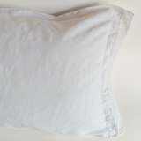 Federe in lino pesante con bordo all'uncinetto | Monogramma SV · Set di 2