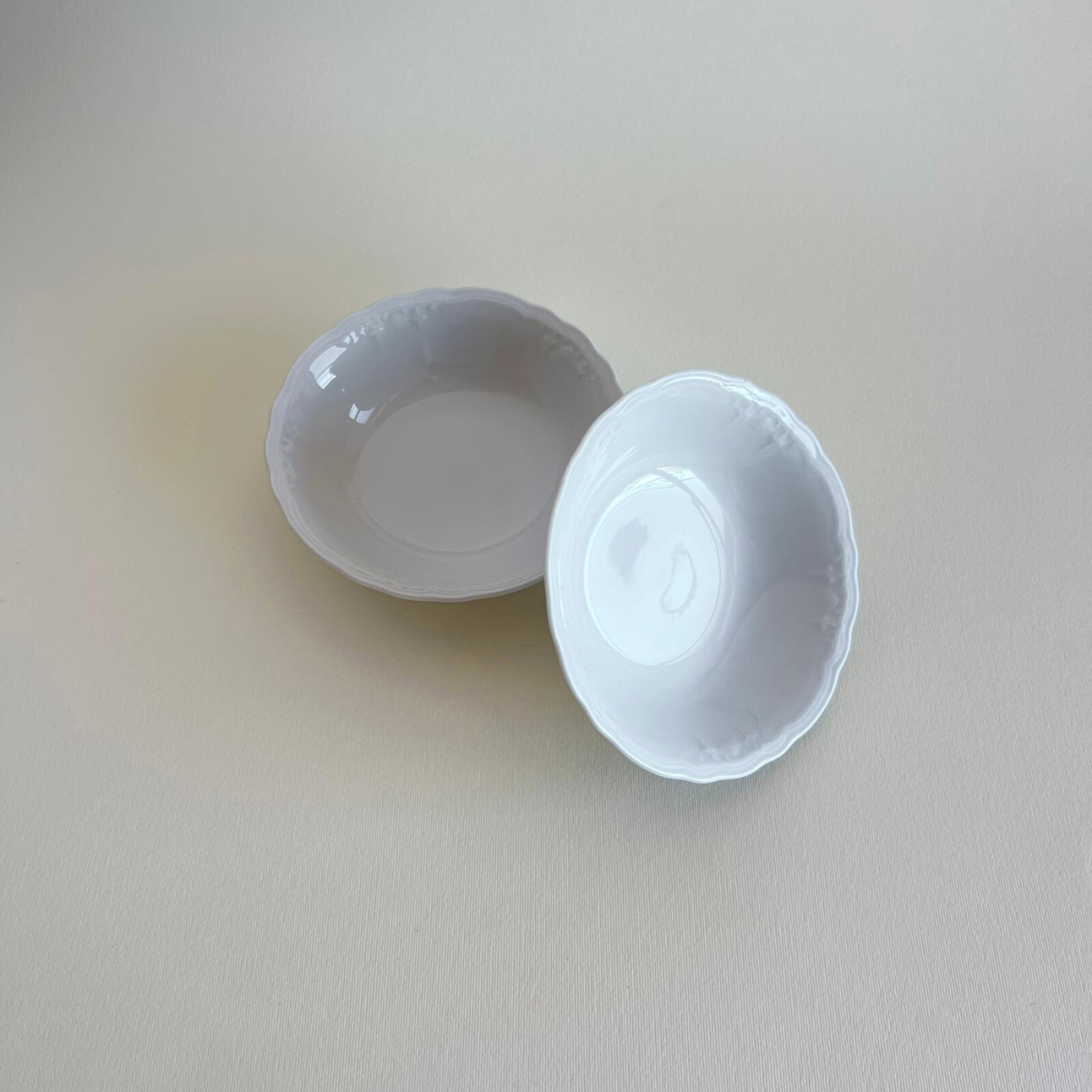 Set of 2 Seltmann Weiden porcelain bowls – Fleur de Lis pattern, scalloped edges