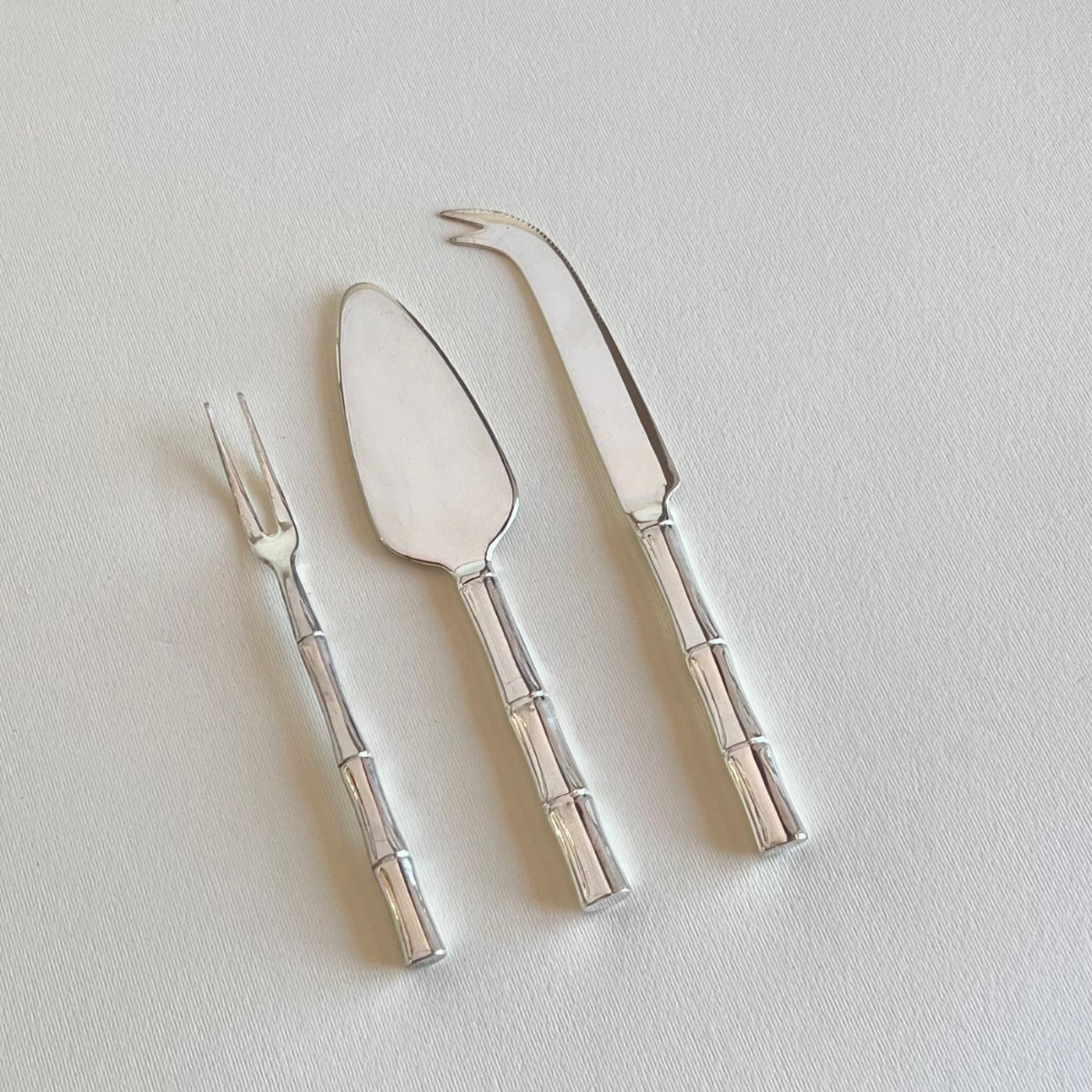 Bamboo-motif handle detail on silver-plated cheese cutlery, three-piece silver serving set, Italy