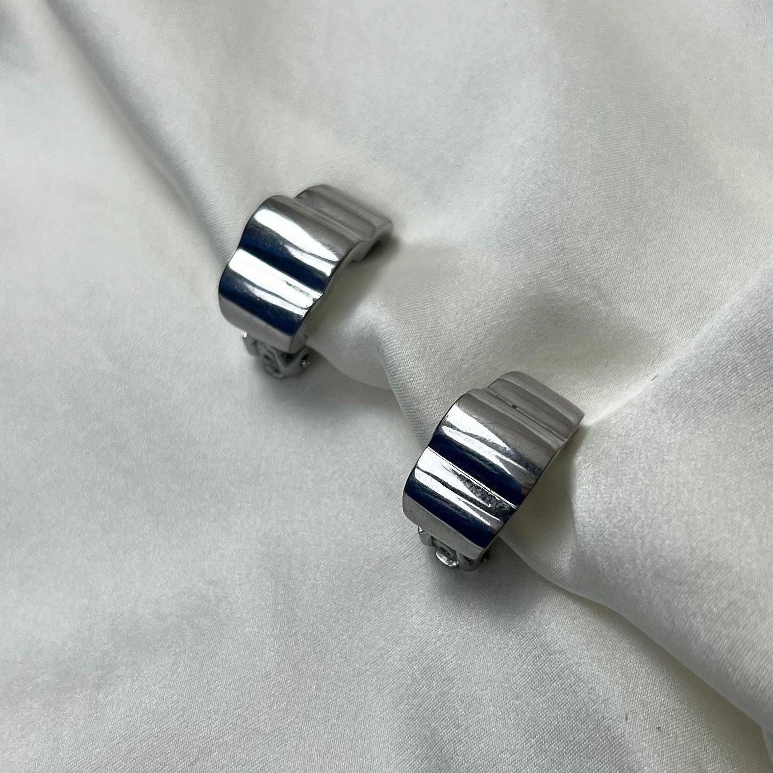 Modern Silver Abstract clip earrings - L'Officina General Store