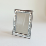 Silver plated hammered photo frame in silver and brown wood, holds 13 x 9 cm photograph