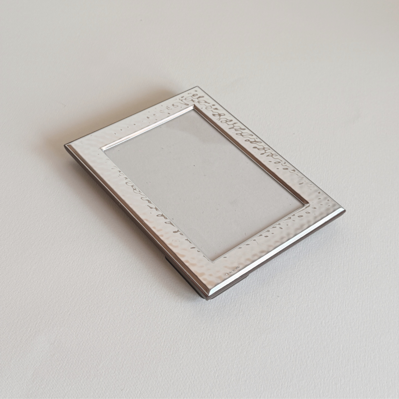 Hand-worked silver plated picture frame, hammered silver face on brown mahogany, 13 x 17 cm