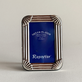 Cornice argentata | Costolata · 7,5 × 9,5 cm