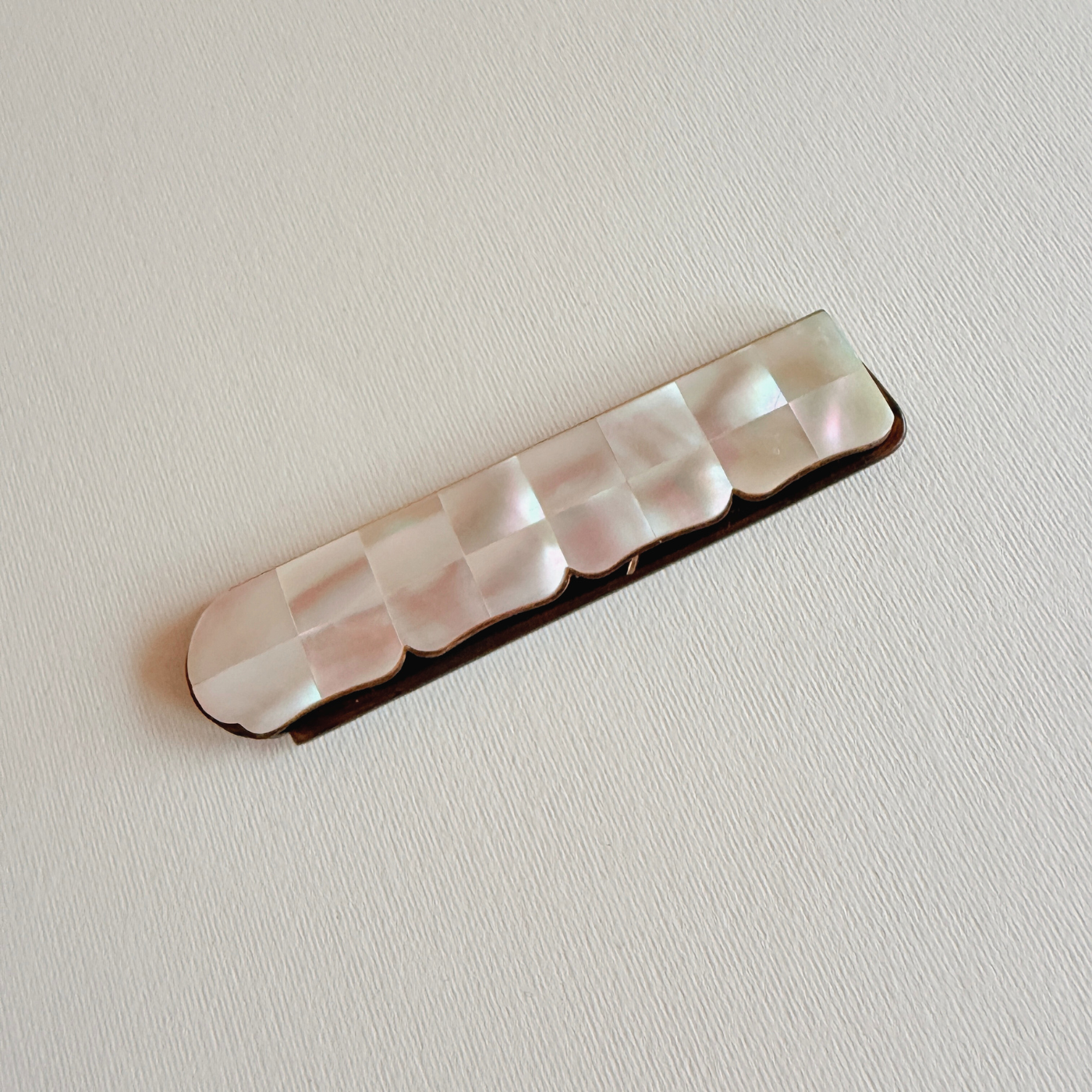 Foldable pearl-finish comb