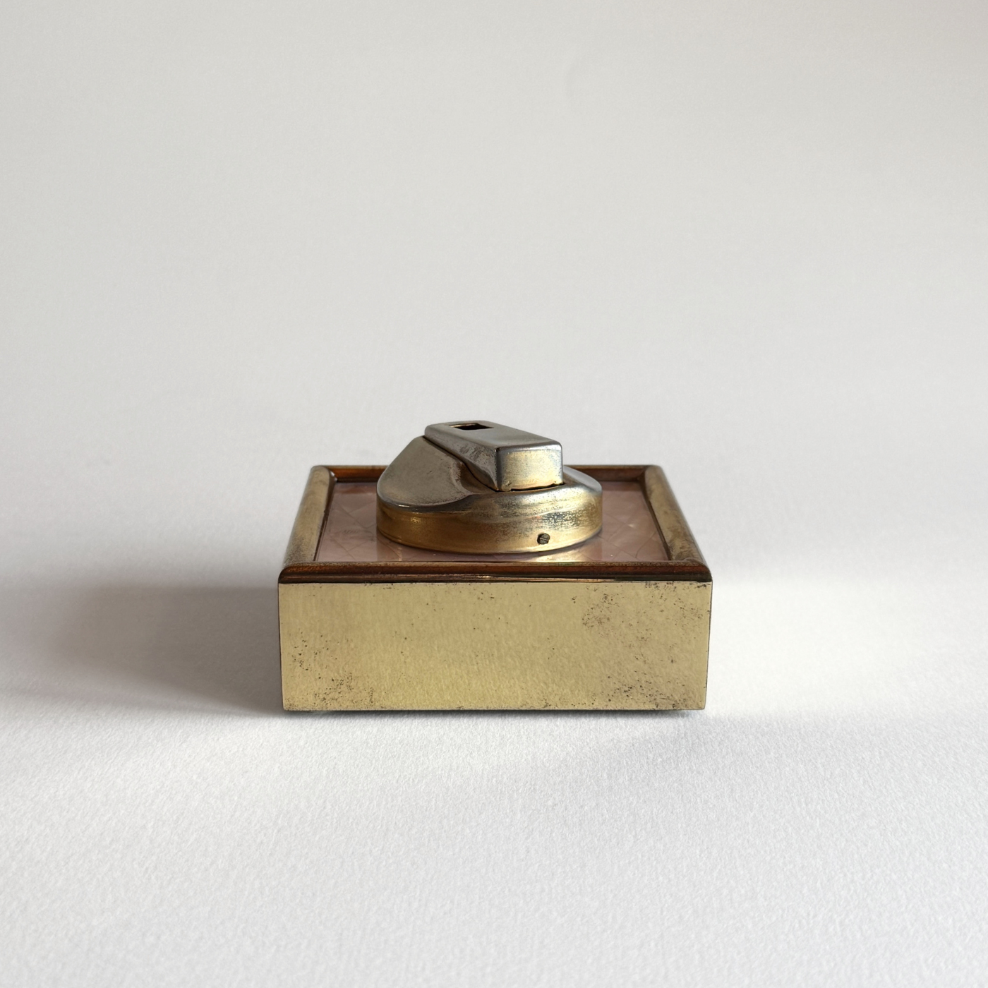 Table Lighter | Mother-of-Pearl · Gold
