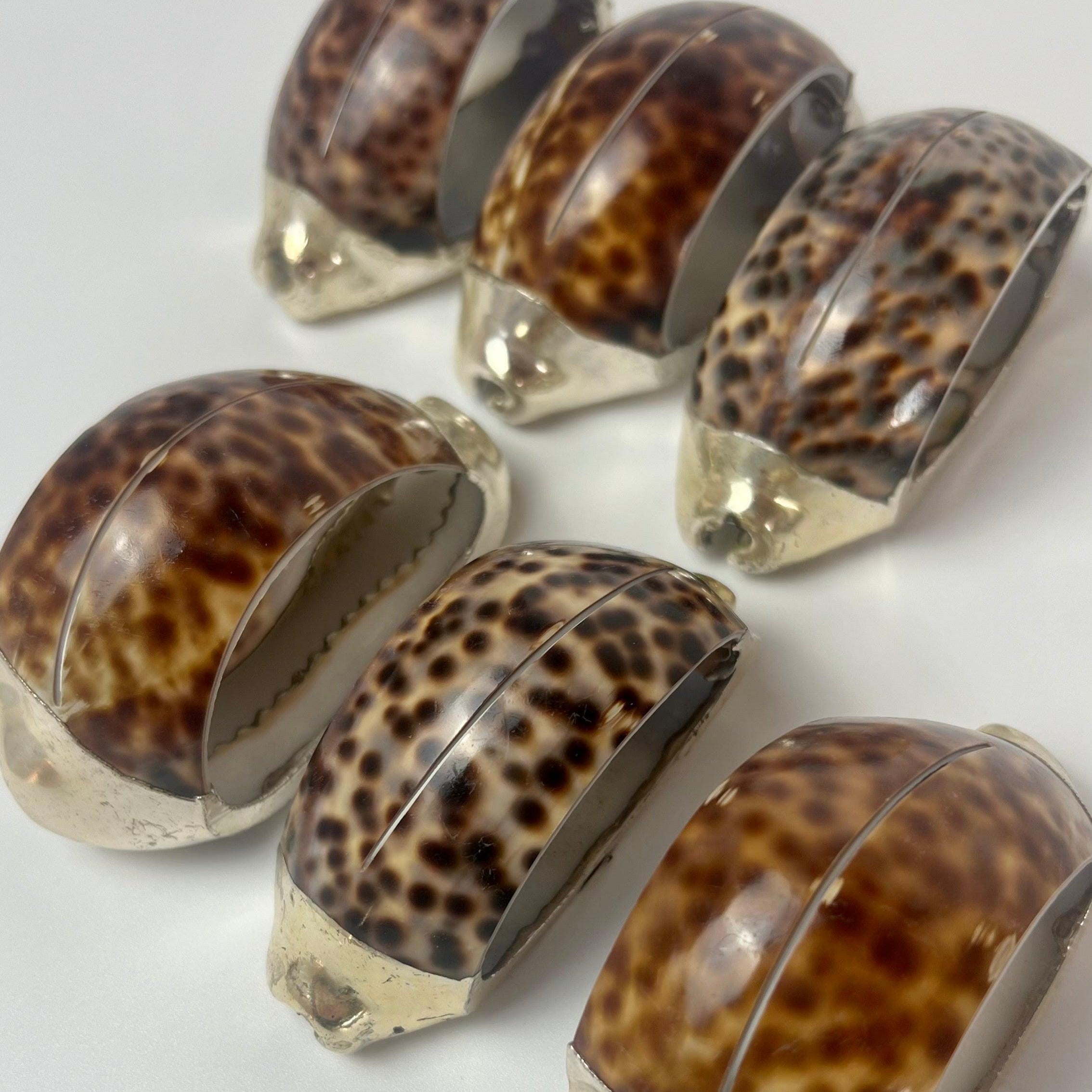 Set of 2 I Tiger Shell Napkin Rings & Placement card holder I Italian Silver Edged Tiger Cowrie - L'Officina General Store