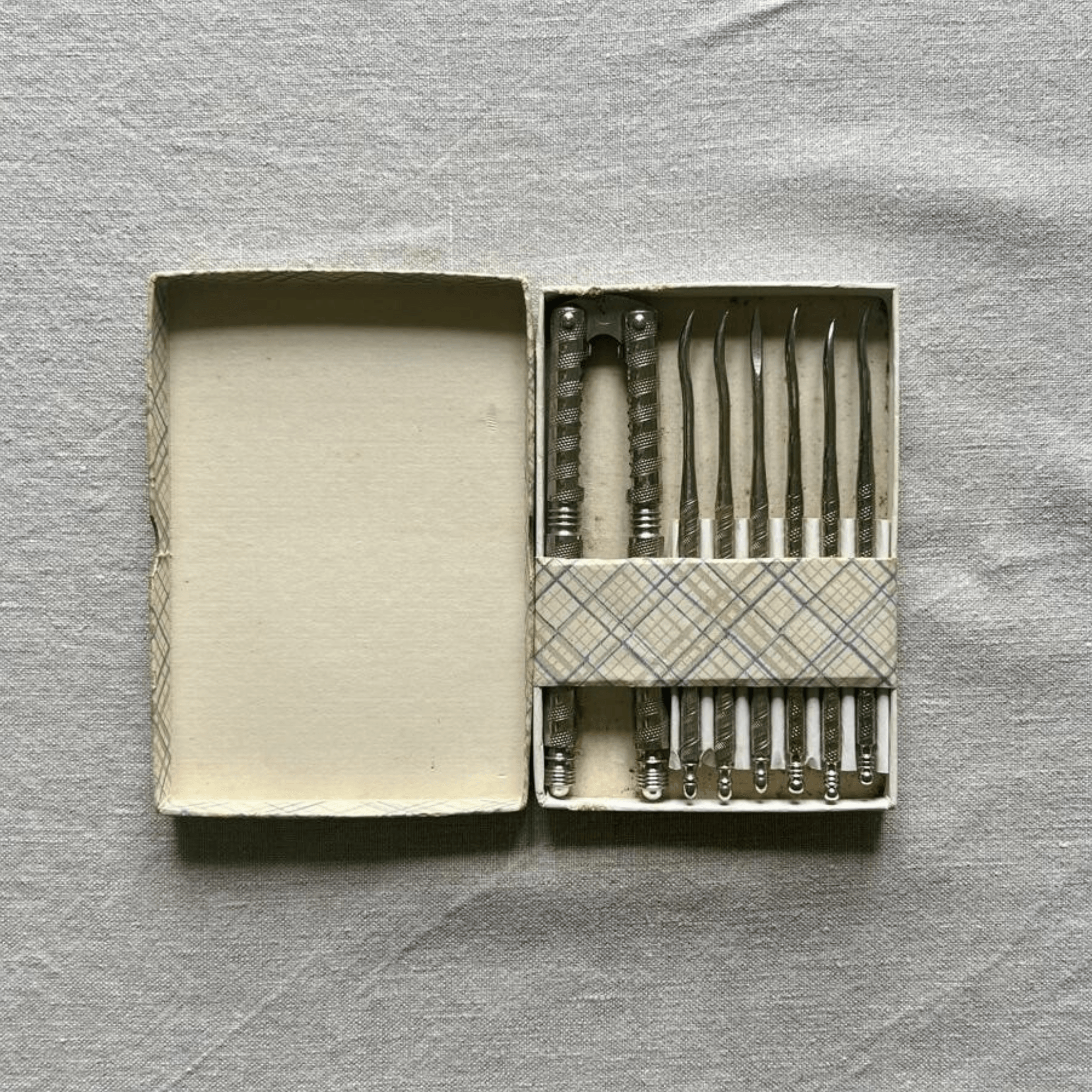 Metal wallnut cracket set I Vintage 1950s - L'Officina General Store
