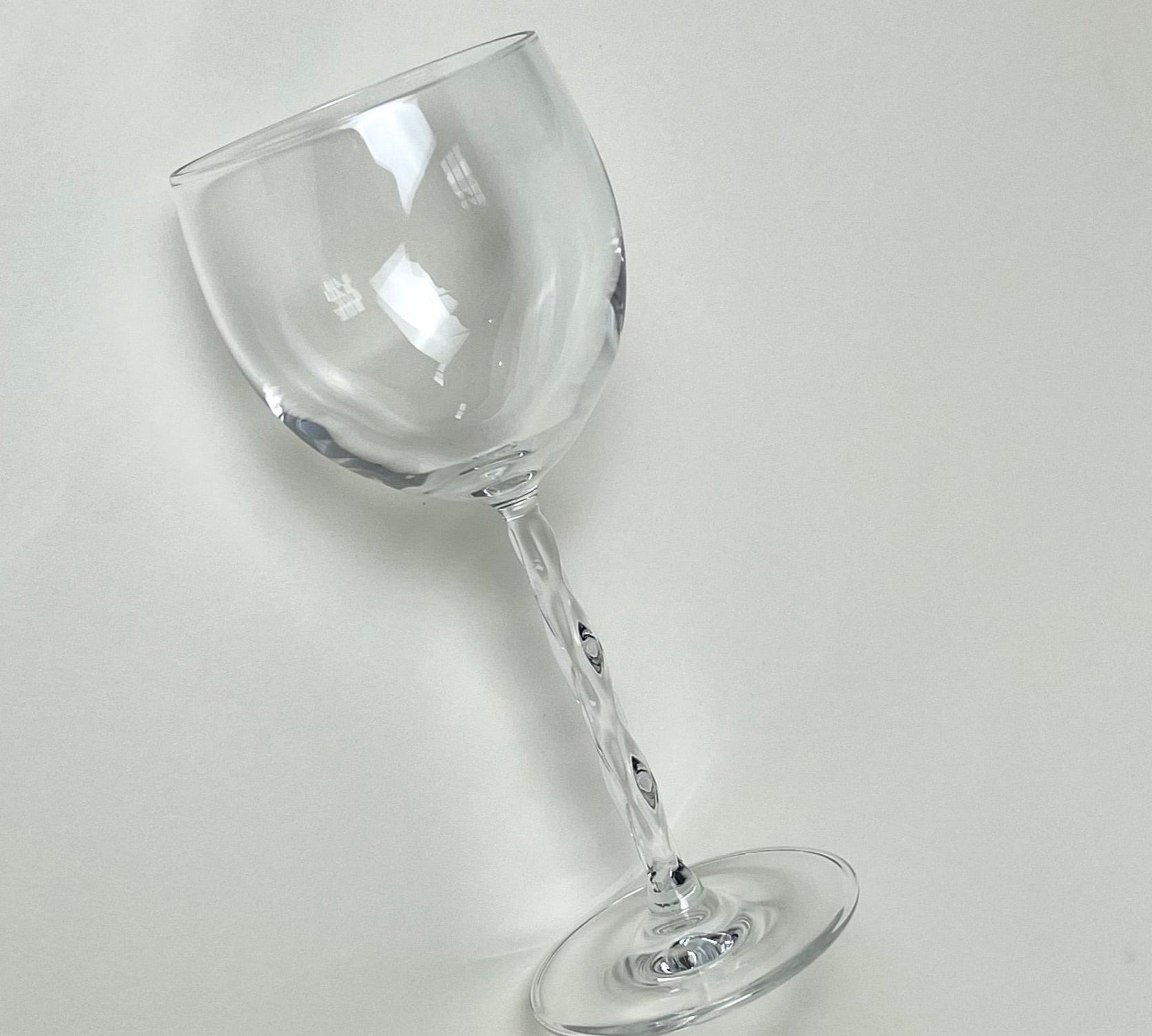 SET OF 2 I WINE GLASSES I Twisted stem - L'Officina General Store