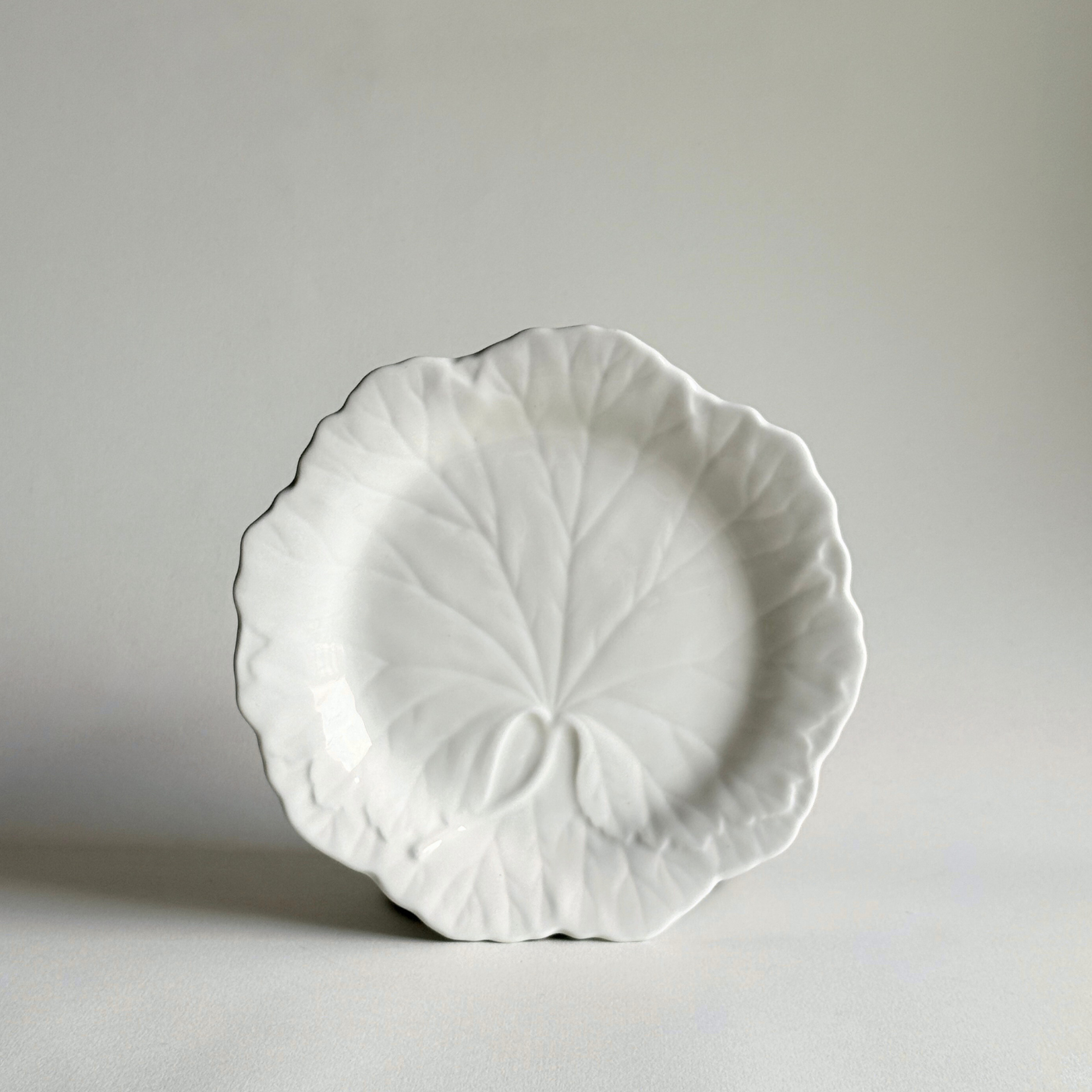 Wedgwood of Etruria beige Plate Cabbage Leaf motif 20cm