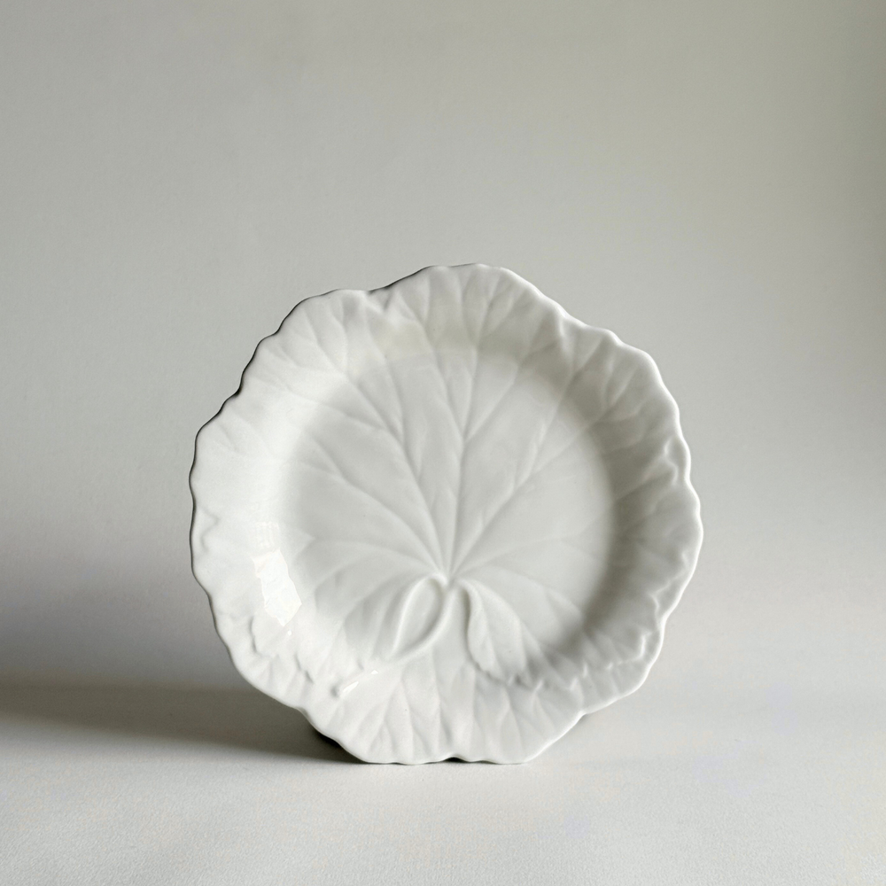 Wedgwood of Etruria beige Plate Cabbage Leaf motif 20cm