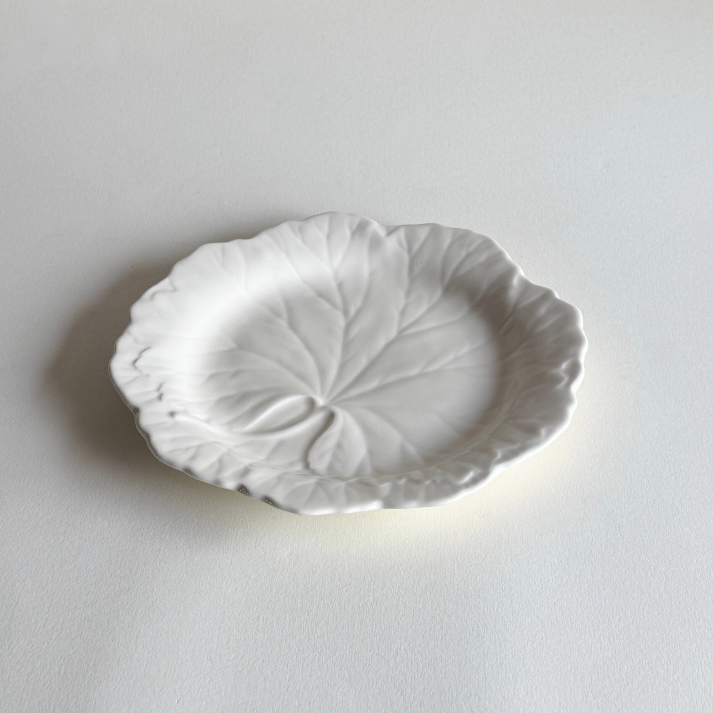 Wedgwood of Etruria beige Plate Cabbage Leaf motif 20cm