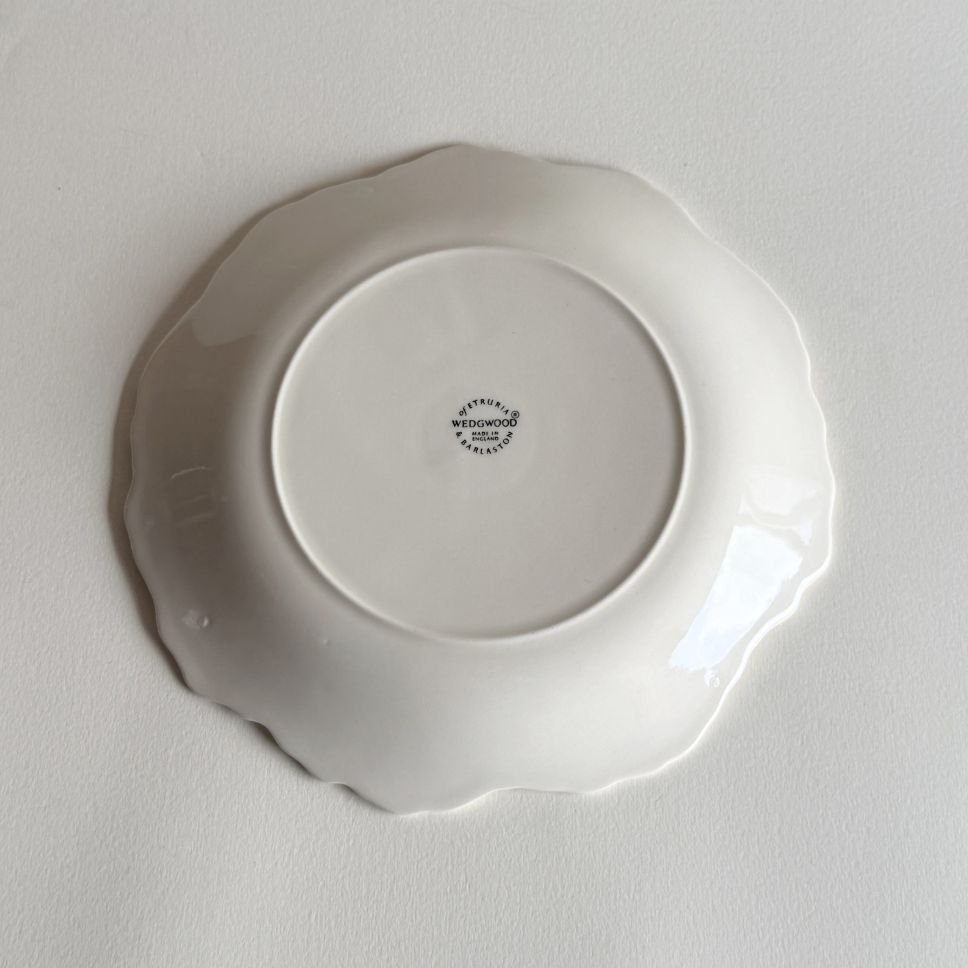 Wedgwood of Etruria beige Plate Cabbage Leaf motif 20cm