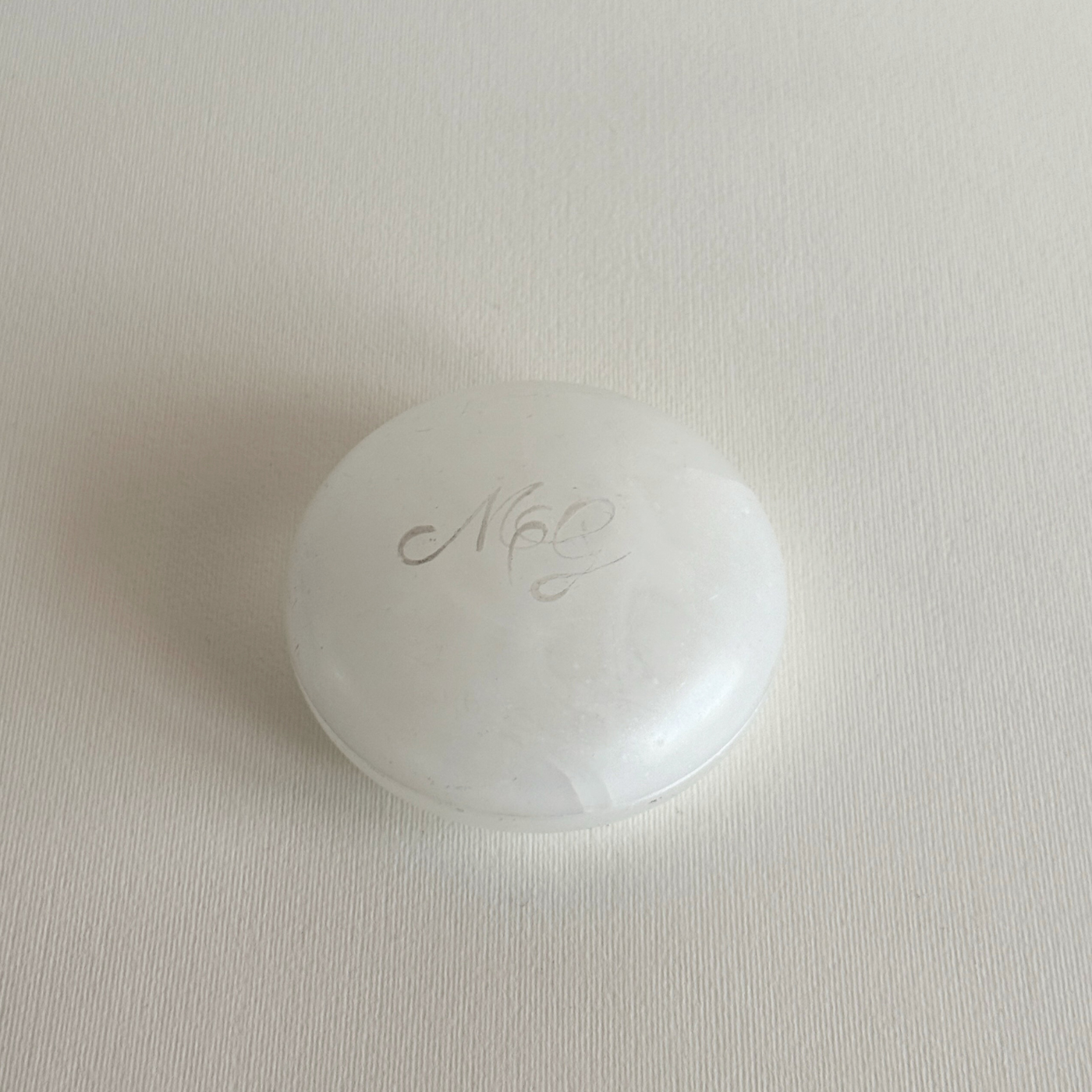 Small alabaster jewellery box with M&G initials 8 cm diameter