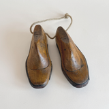 Paire de formes à chaussure toscanes Art déco en bois brun chaud, décor d'étagère ancien pour enfant, 1920–1930