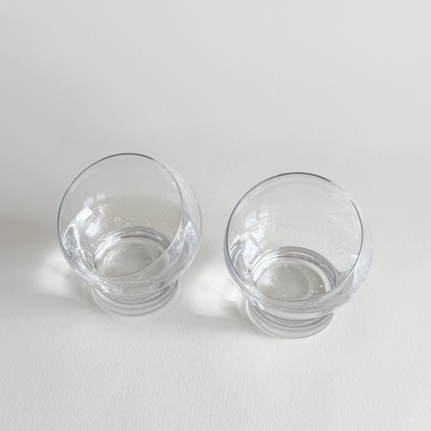 Italian Space Age ball cocktail glasses — base view showing Ø 5.8 cm foot and overall condition, set of 2