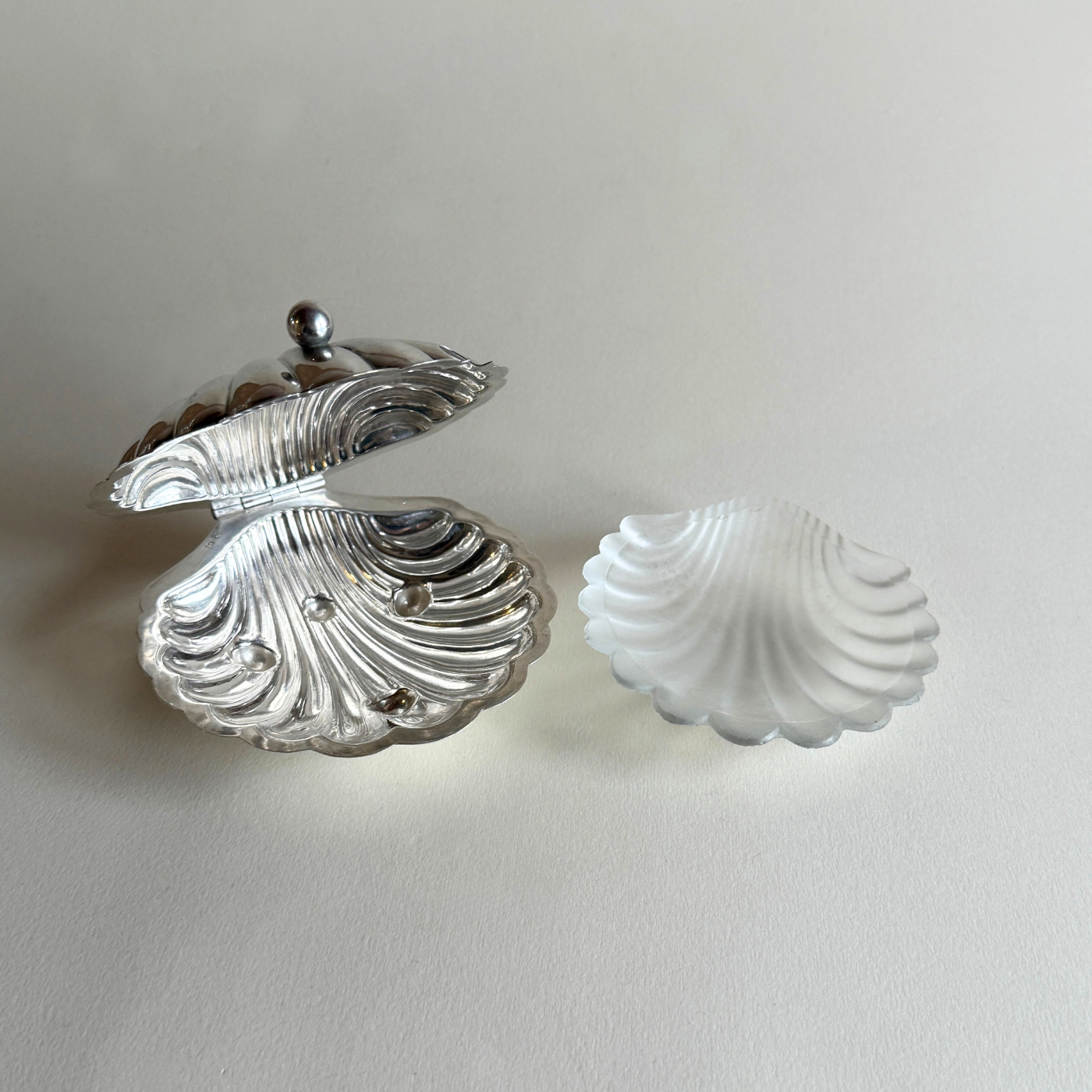 Deschamps Frères silver‑plated shell dish with subtle patina, 12x8x3 cm