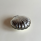 Deschamps Frères Burriera a conchiglia placcata in argento 