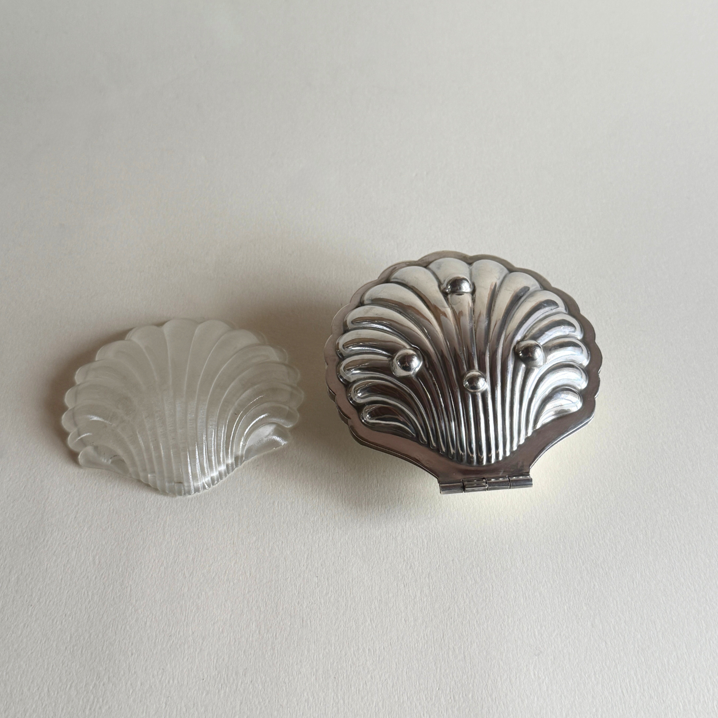 Deschamps Frères silver‑plated shell dish with subtle patina, 12x8x3 cm