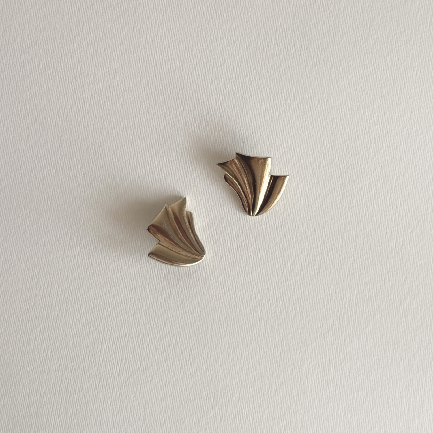 Boucles d'oreilles clip éventail | Ton or · années 1980