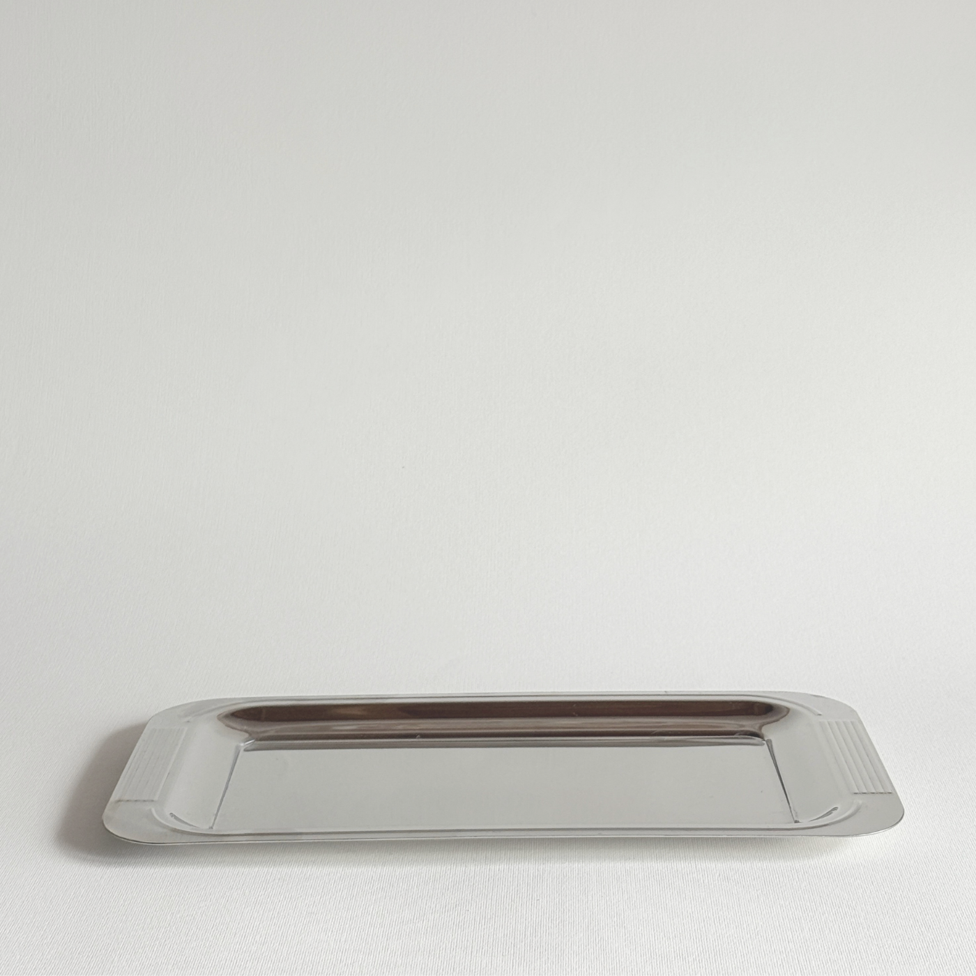 Guy Degrenne mirrored tray 28x15 cm with ribbed handles and polished stainless steel surface
