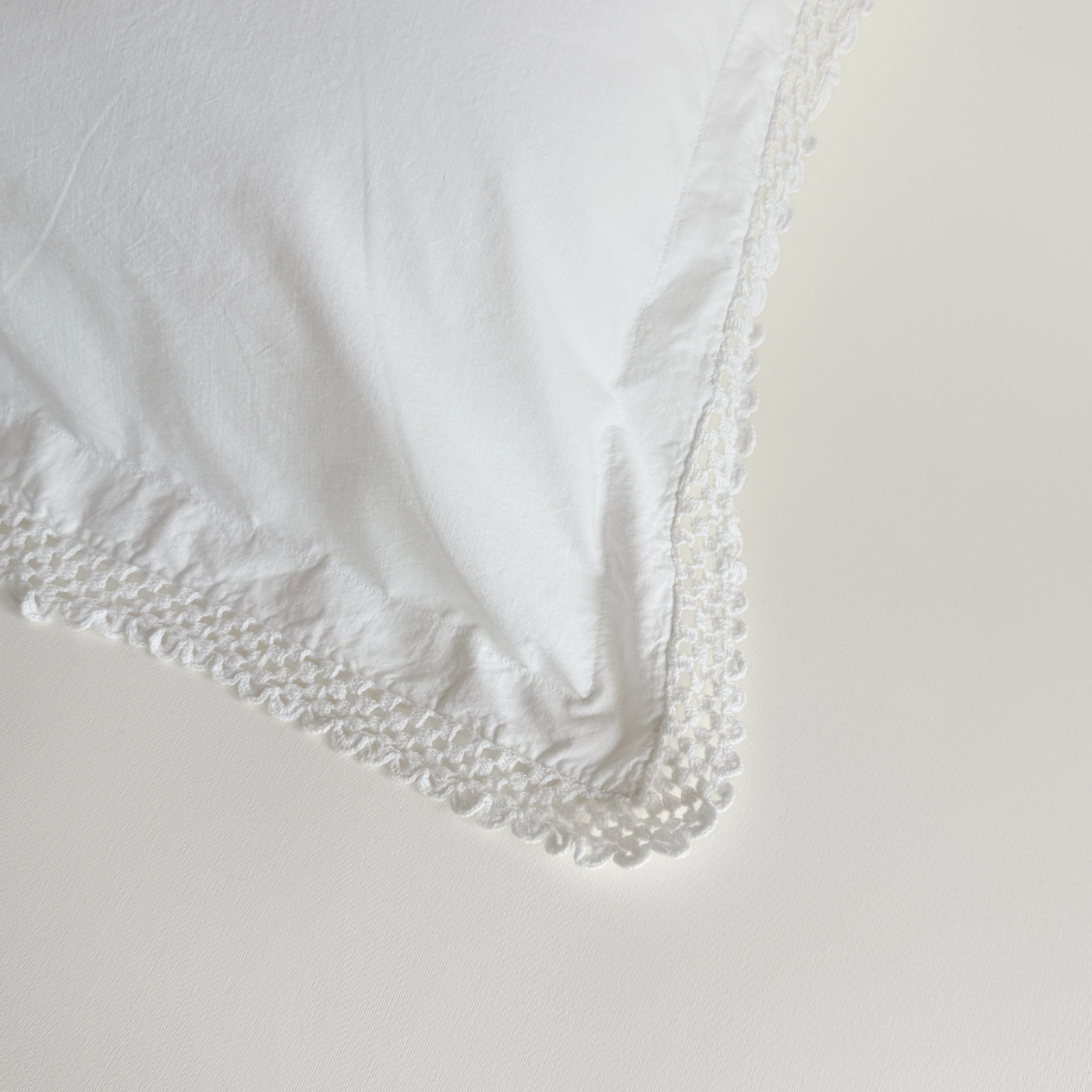 Federe con bordo all'uncinetto | Monogramma GD · Set di 2