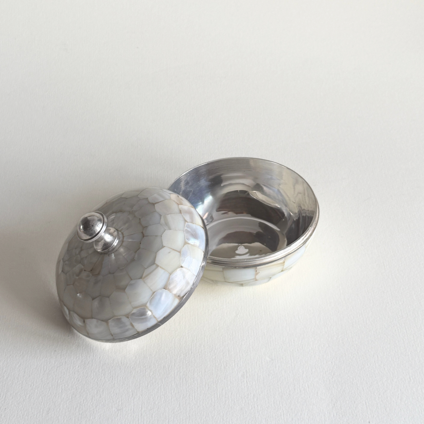 Mother of Pearl Trinket Box | Silver-Plated · 10.5 cm