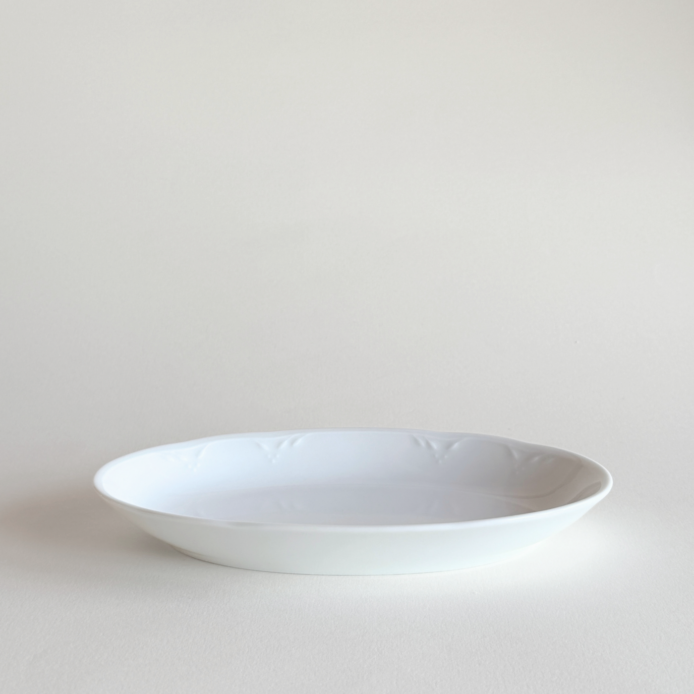 white porcelain oval white serving dish 23cm