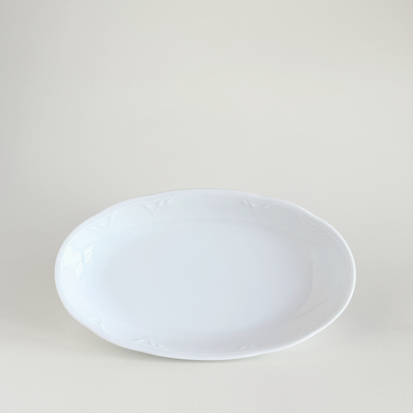 white porcelain oval white serving dish 23cm