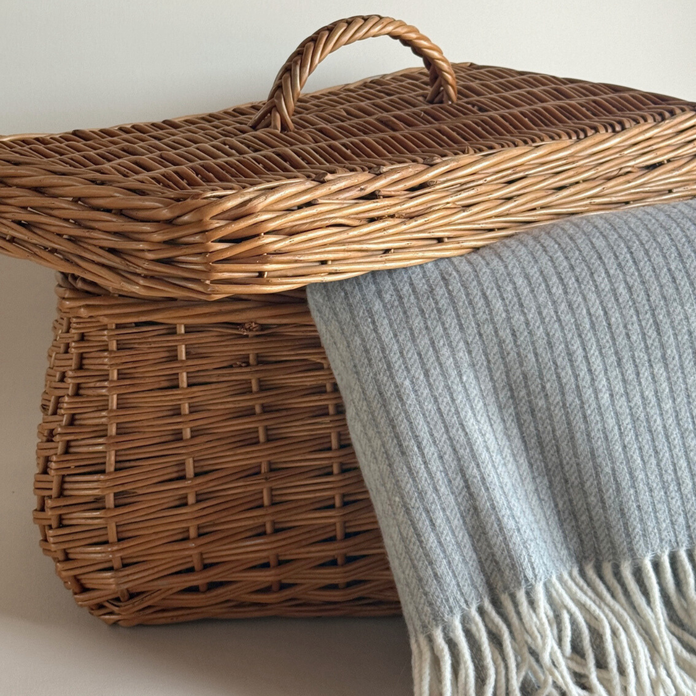 Tuscan rattan basket 27 × 26 × 52 cm Italian 1970s luxury storage