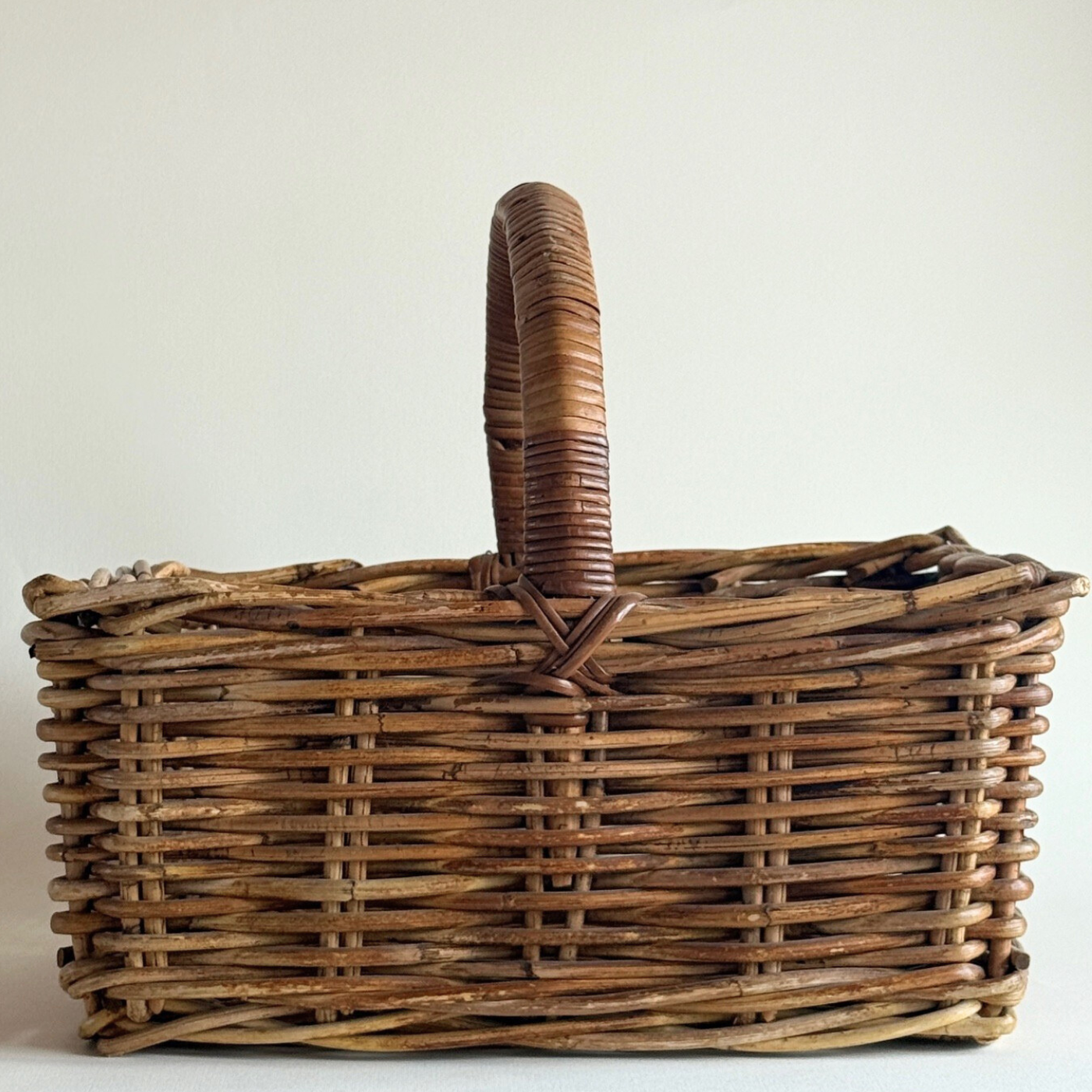 Handled rattan storage basket 39 × 32 × 17 cm Italian woven basket with rigid structure