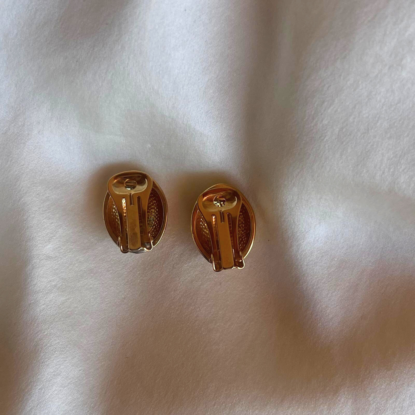 Timeless vintage-inspired small oval golden earrings
