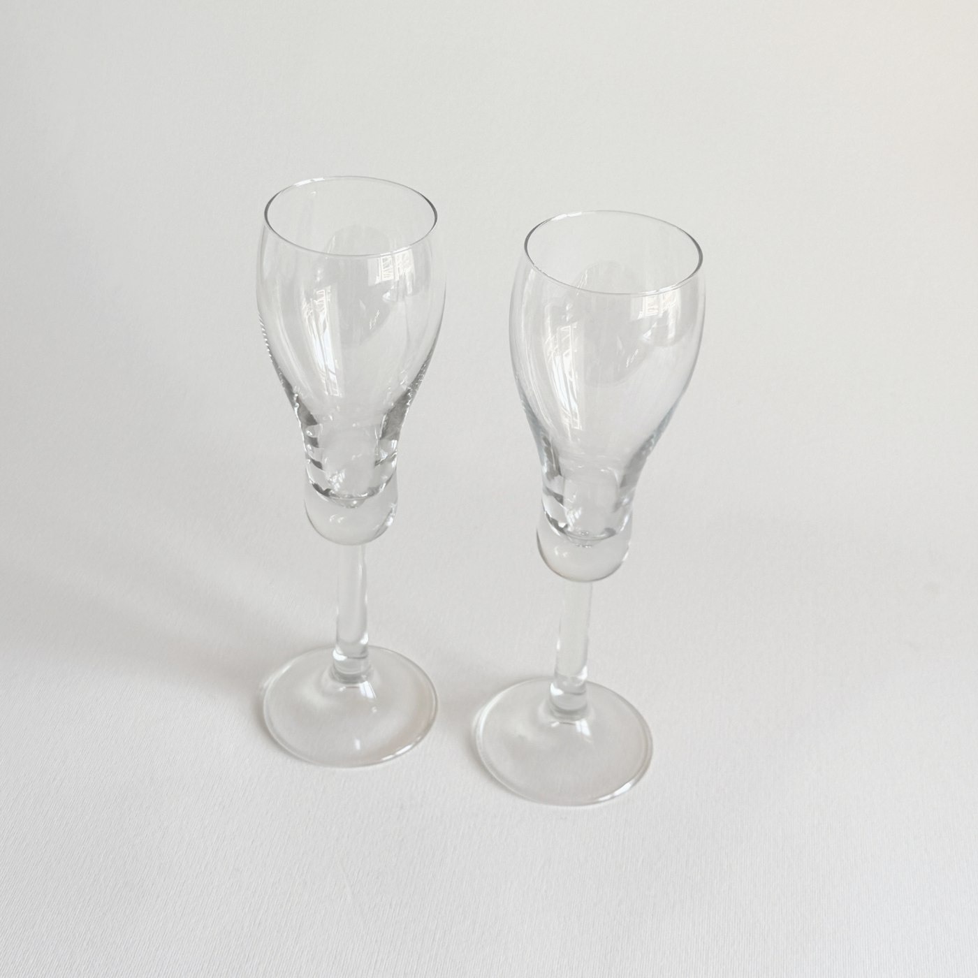 Italian champagne tulip flutes — close-up of tulip bowl showing clear glass and mid-century form
