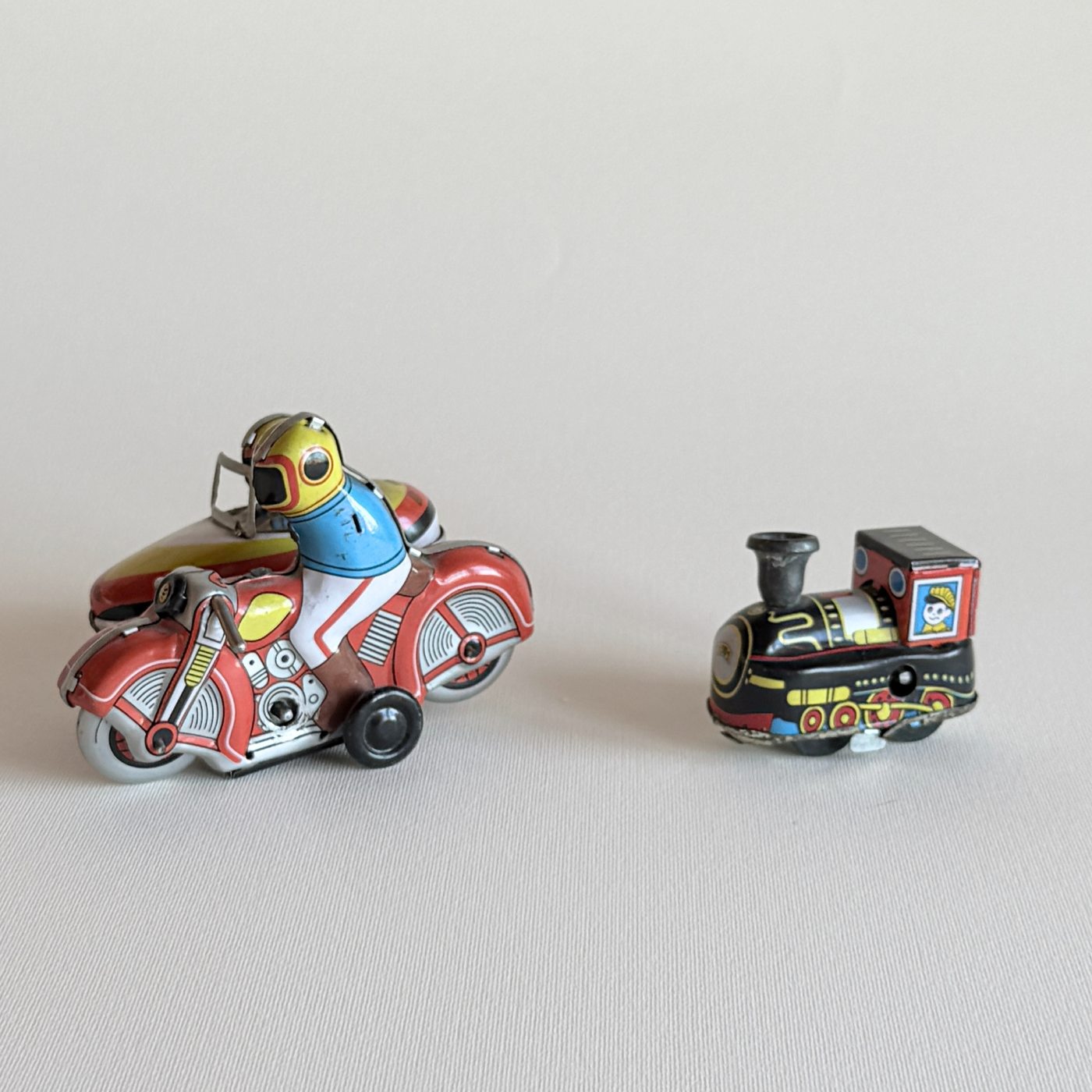 Set de Jouets en Tôle Vintage | Moto, Side-Car & Locomotive · Italie 1950s