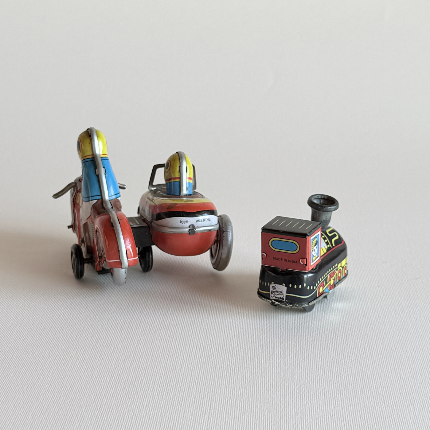 Set de Jouets en Tôle Vintage | Moto, Side-Car & Locomotive · Italie 1950s