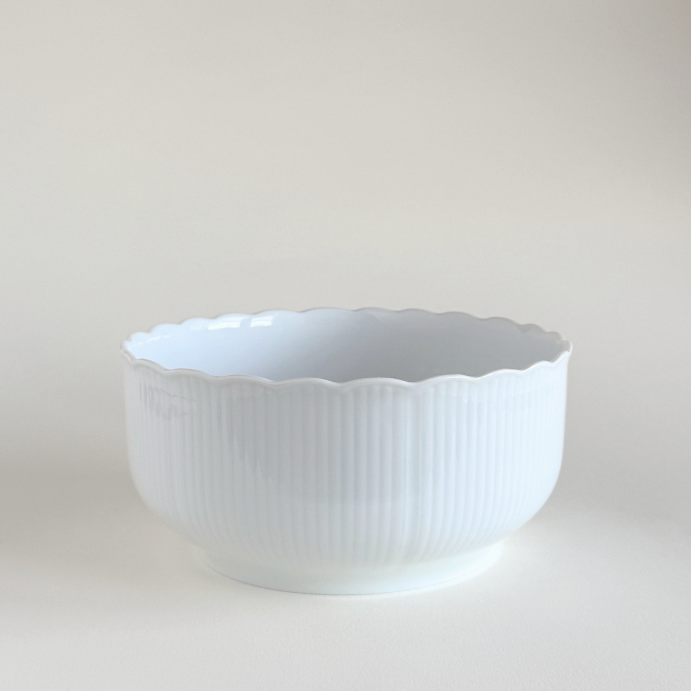 White ceramic bowl with scalloped edge 